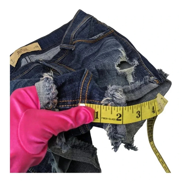 Hollister Short - Short Womens Size 7/W28 Dark Wash Ripped High Rise 2" Inseam - Picture 8 of 9